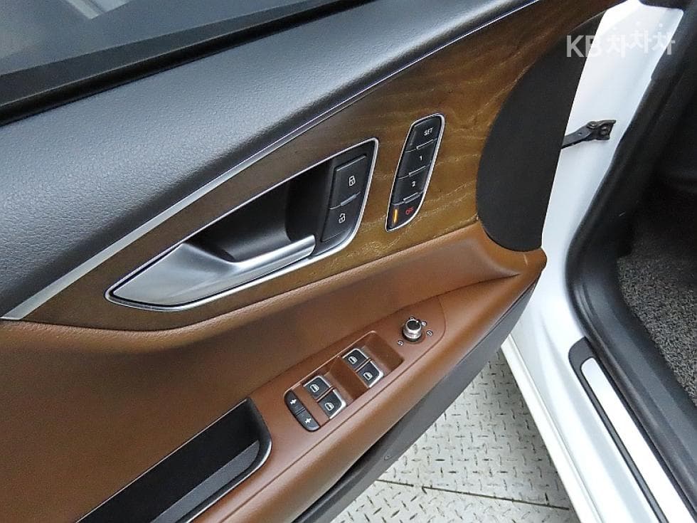 Audi A745 Turbo Diesel Injection 콰트로 Dynamic 4G - 13