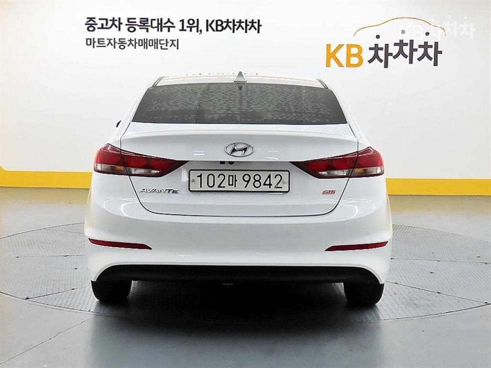 Hyundai Avante (Elantra)AD1.6 GDi Smart - 3