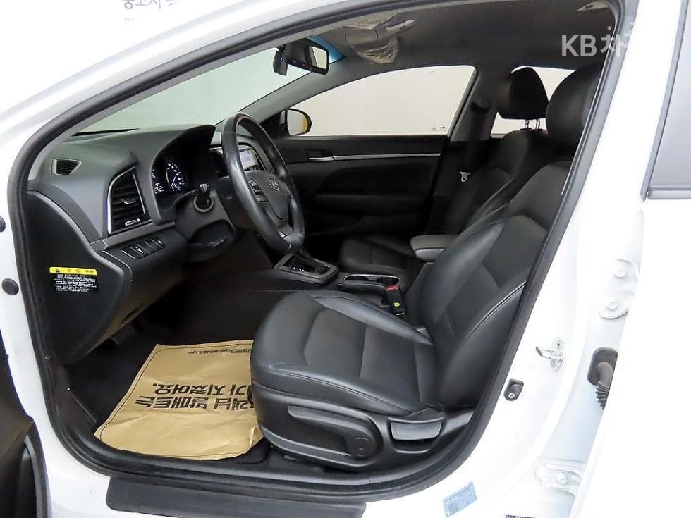 Hyundai Avante (Elantra)AD1.6 GDi Smart - 5