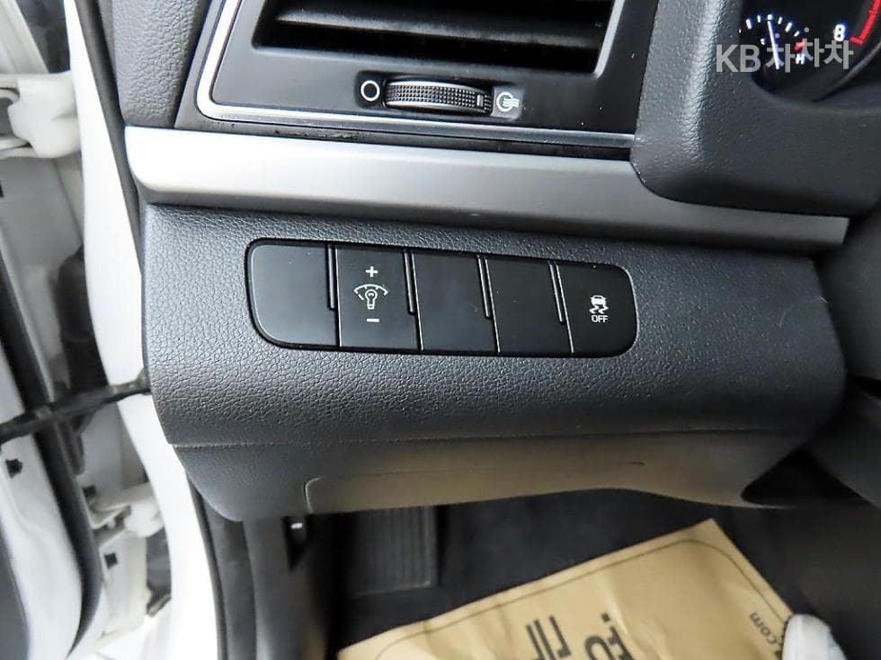 Hyundai Avante (Elantra)AD1.6 GDi Smart - 12