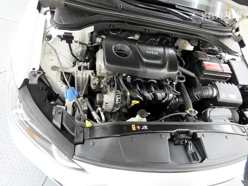 Hyundai Avante (Elantra)AD1.6 GDi Smart - 19