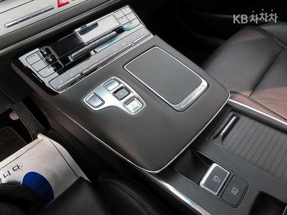 Hyundai The New (facelift) Grandeur (Azera)3.3 Exclusive - 10