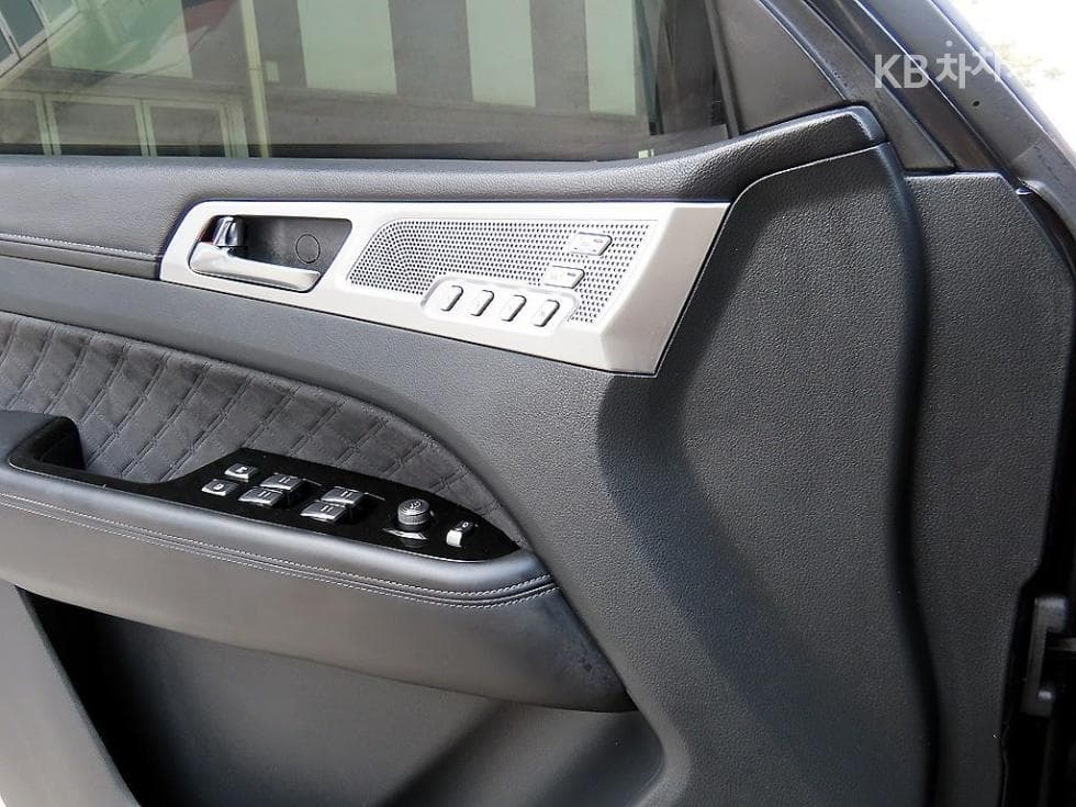 KG Mobility All New Rexton2.2 4WD 더 블랙 - 11
