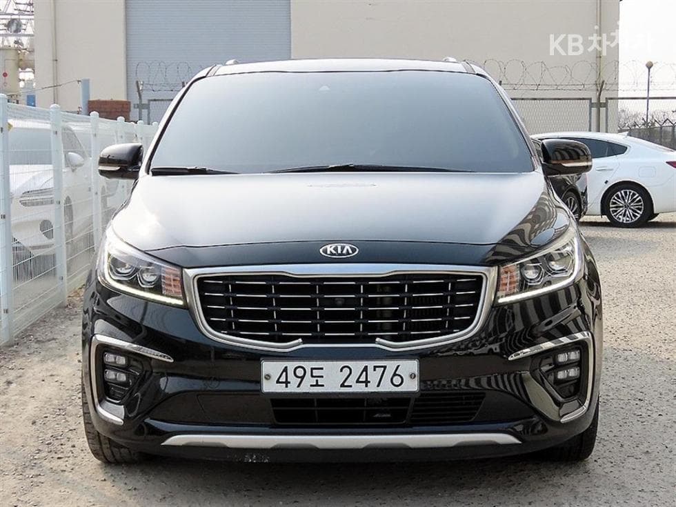 Kia The New (facelift) Carnival9-seater 2.2 Diesel Noblesse Special (special feature/edition)