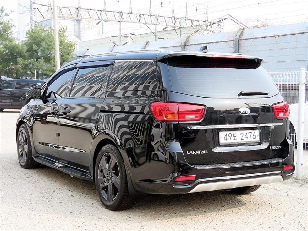 Kia The New (facelift) Carnival9-seater 2.2 Diesel Noblesse Special (special feature/edition) - 3