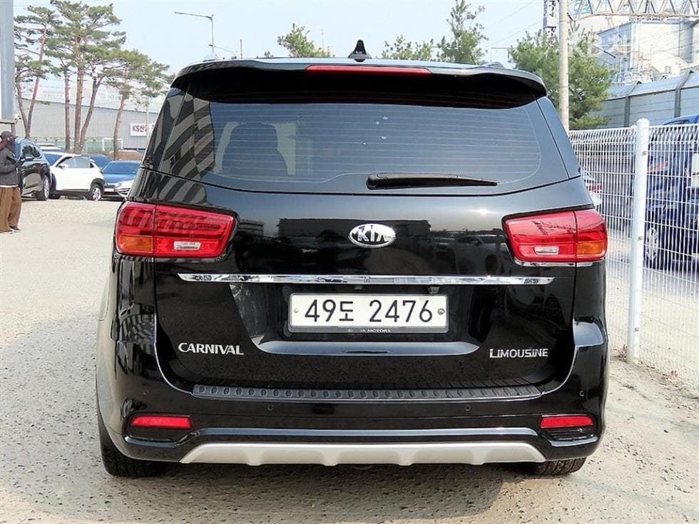 Kia The New (facelift) Carnival9-seater 2.2 Diesel Noblesse Special (special feature/edition) - 4