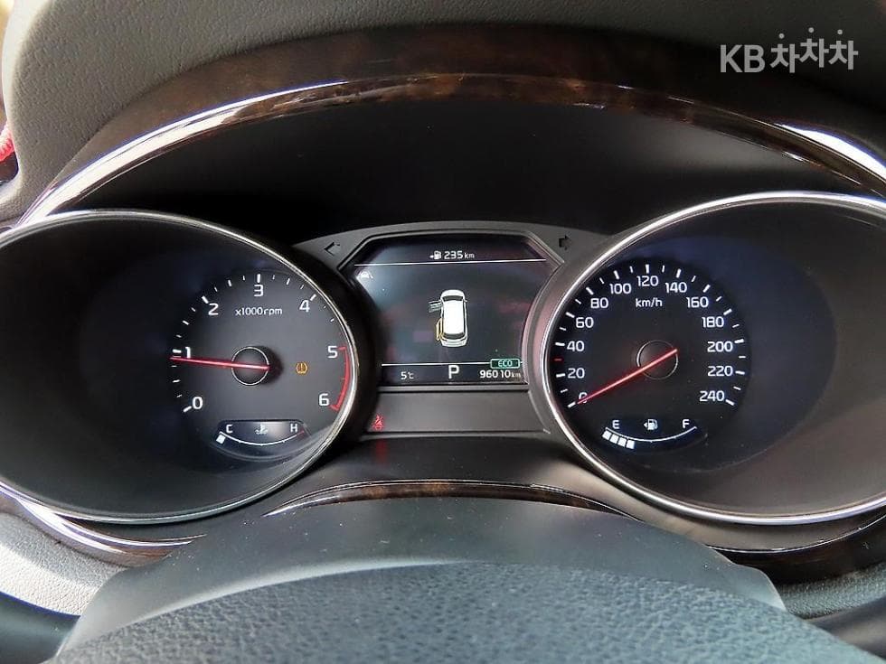 Kia The New (facelift) Carnival9-seater 2.2 Diesel Noblesse Special (special feature/edition) - 10