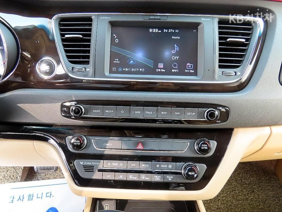 Kia The New (facelift) Carnival9-seater 2.2 Diesel Noblesse Special (special feature/edition) - 12