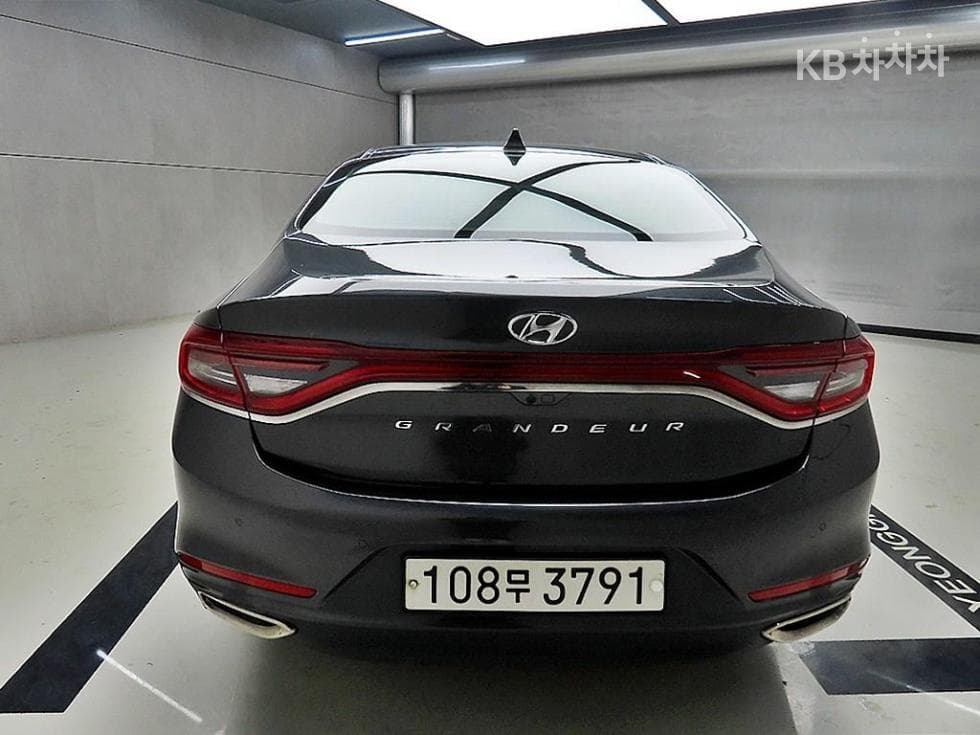 Хюндай Grandeur (Azera)IGРент-а-кар 3.0 LPi Modern Стандартен - 3