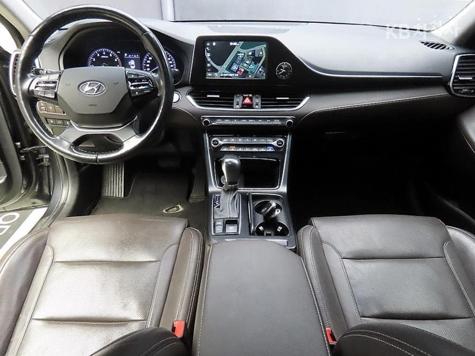 Хюндай Grandeur (Azera)IGРент-а-кар 3.0 LPi Modern Стандартен - 7