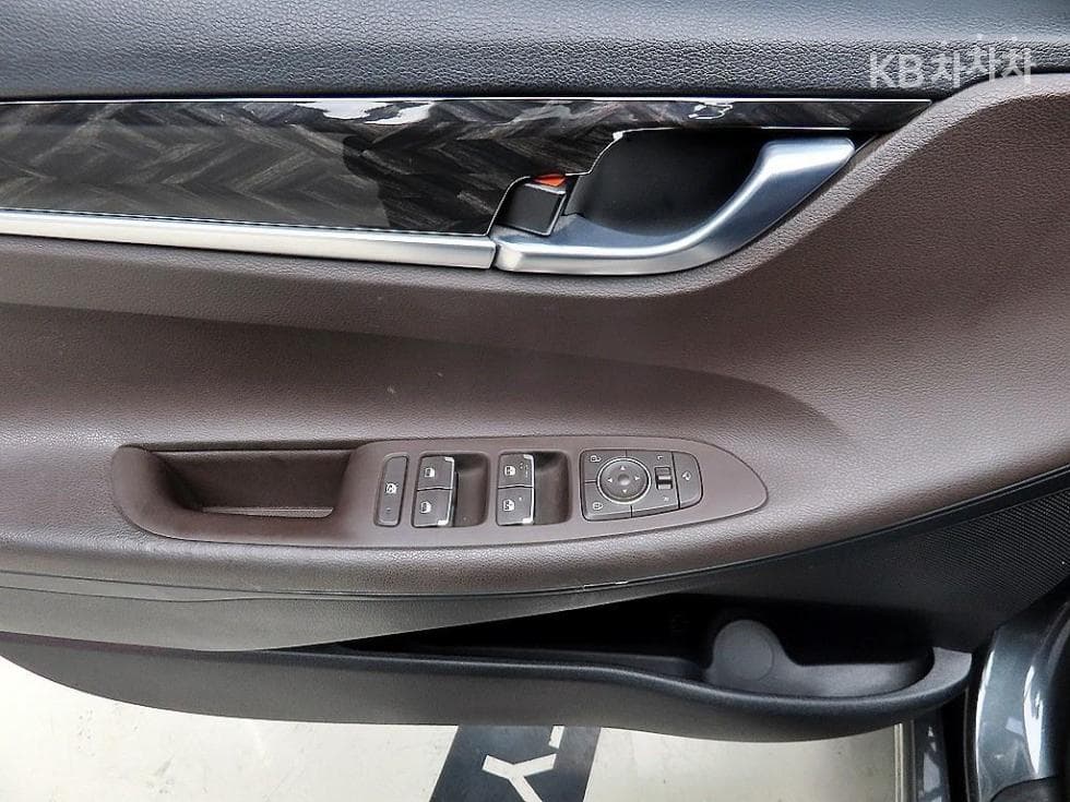 Хюндай Grandeur (Azera)IGРент-а-кар 3.0 LPi Modern Стандартен - 11