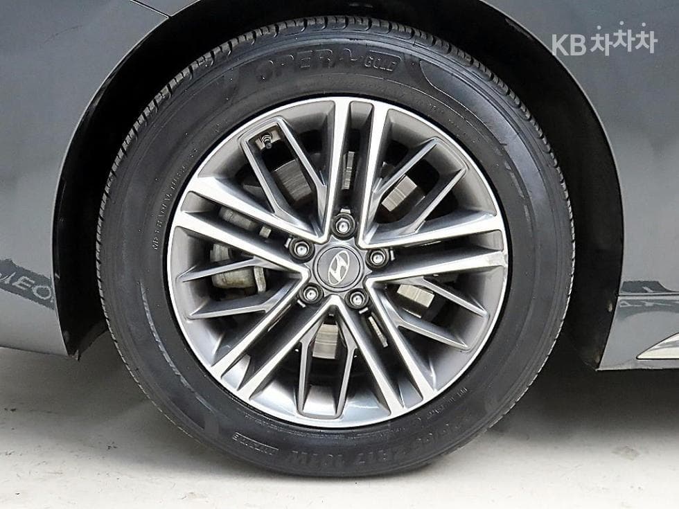 Хюндай Grandeur (Azera)IGРент-а-кар 3.0 LPi Modern Стандартен - 20