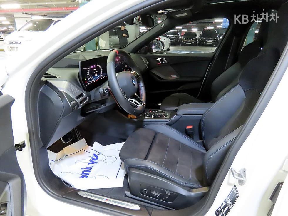 BMW 1시리즈 (F70)M135 xDrive Pro 퍼스트에디션 - 6