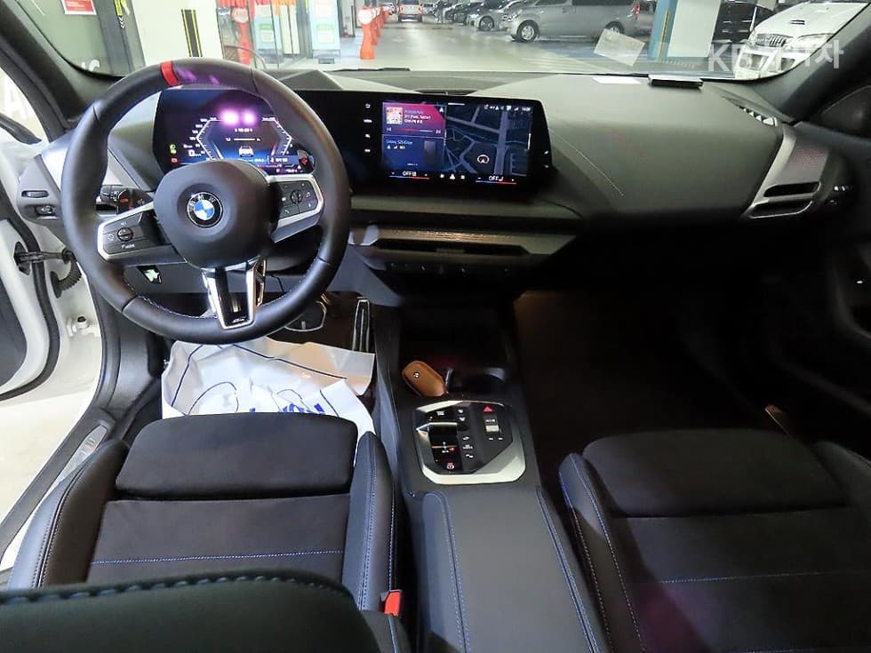 BMW 1시리즈 (F70)M135 xDrive Pro 퍼스트에디션 - 10