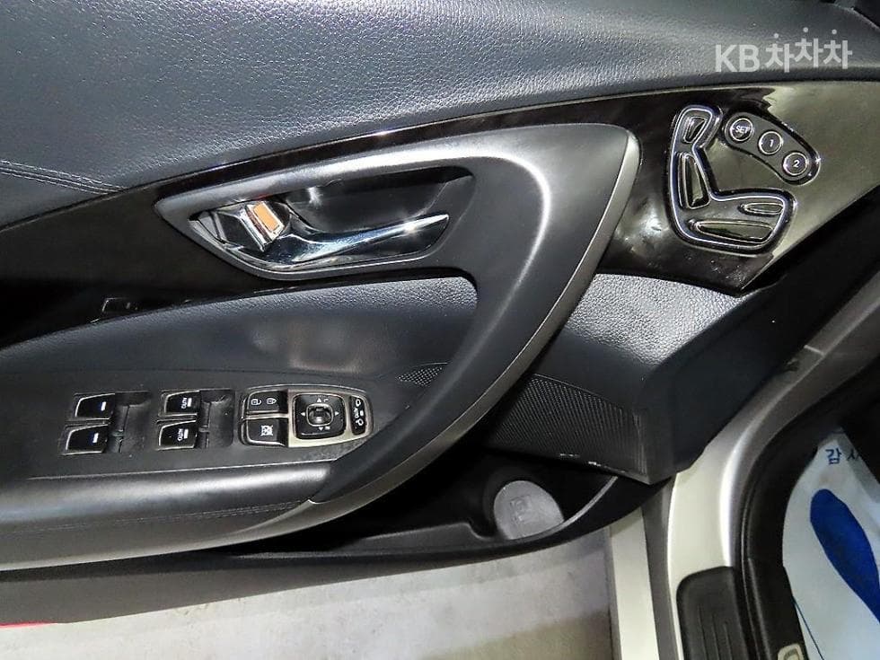 Hyundai Grandeur (Azera)HGHG300 Premium - 13