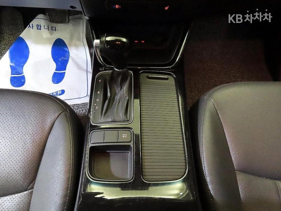 Kia NewSorentoRDiesel 2.0 2WD TLX Special (special feature/edition) - 9