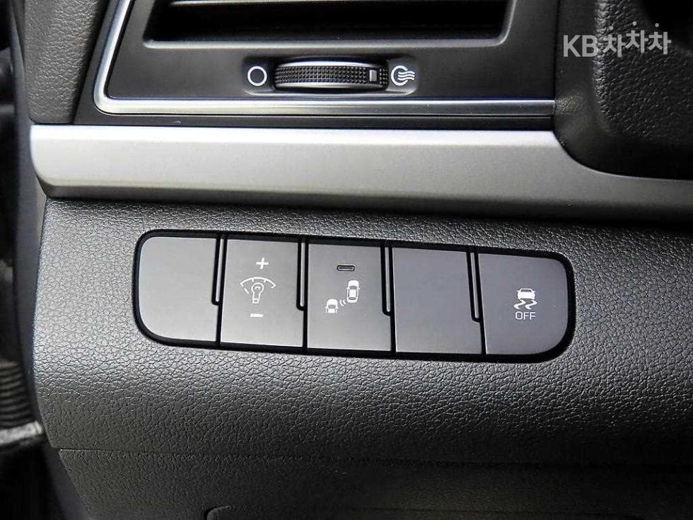 Хюндай Avante (Elantra)AD1.6 GDi Value Plus - 12