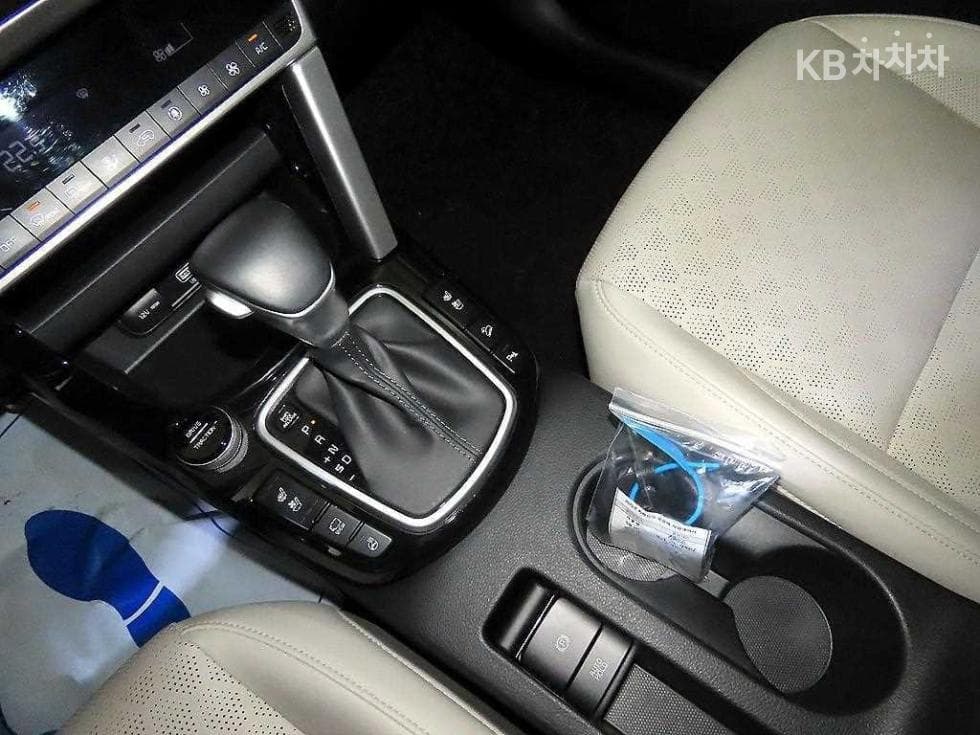 Kia Seltos1.6 Gasoline Turbo 2WD Gravity - 12