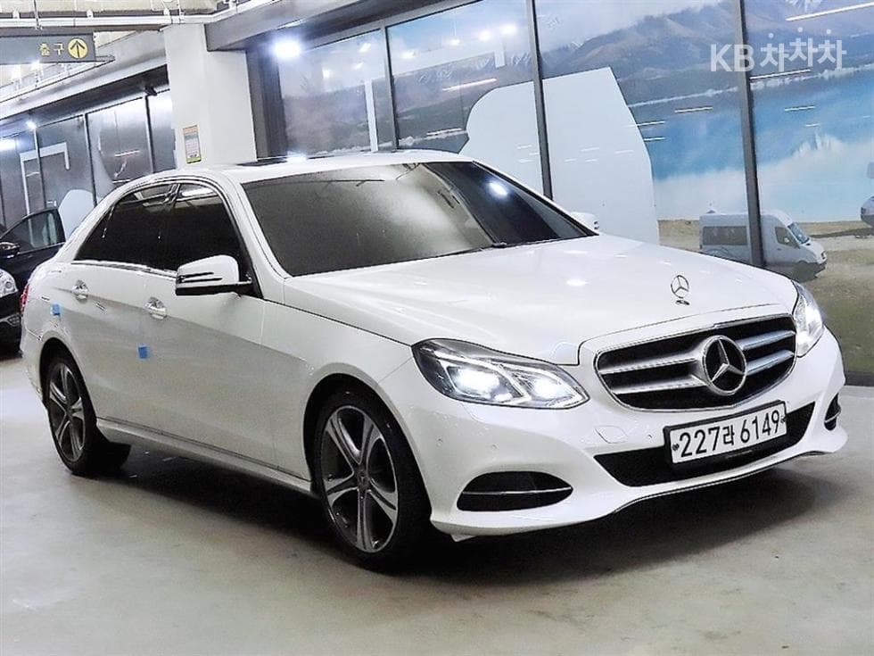 Mercedes-Benz New E-Class E220 블루텍 Avantgarde W212(15~) - Image 1