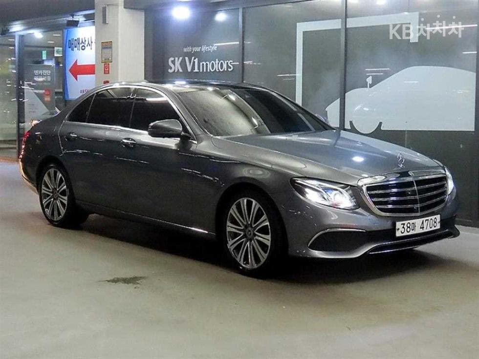 Mercedes-Benz E-Class (W213) E400 4MATIC Exclusive - Image 1