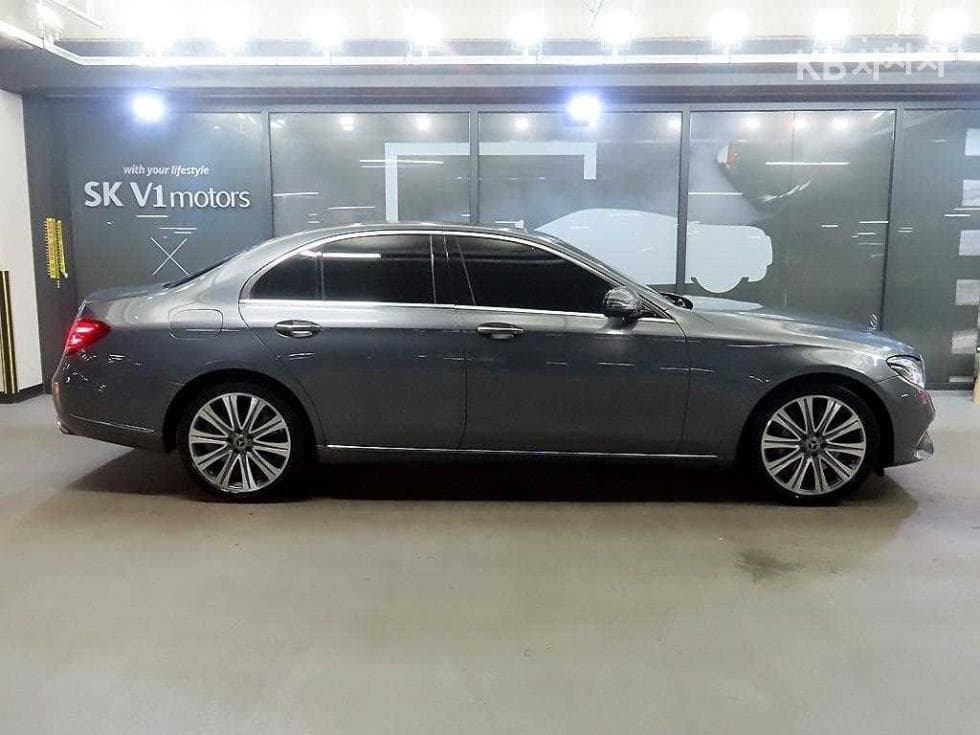 Mercedes-Benz E-Class (W213)E400 4MATIC Exclusive - 3