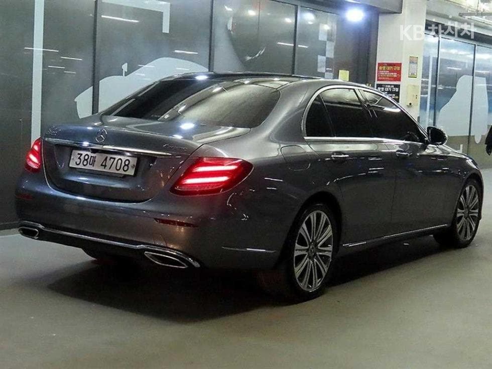Mercedes-Benz E-Class (W213)E400 4MATIC Exclusive - 4