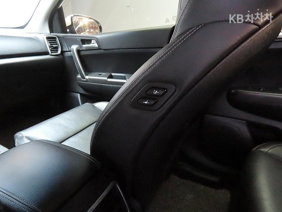 Kia Sportage 더 볼드Smart스트림 D 1.6 Diesel 2WD Prestige - 18