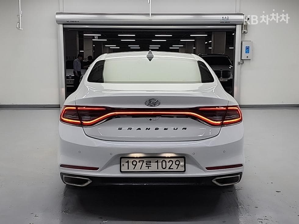 Hyundai Grandeur (Azera)IGRental car 3.0 LPi Modern Standard - 3