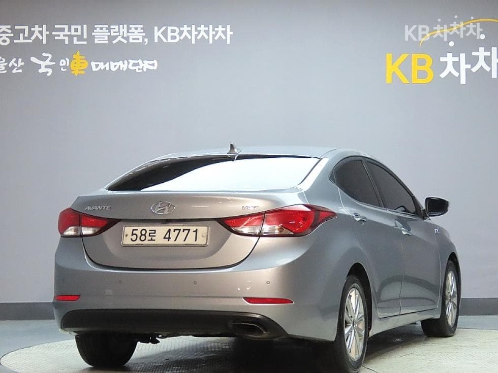 Хюндай The New (фейслифт) Avante (Elantra)1.6 VGT Modern Стандартен - 2