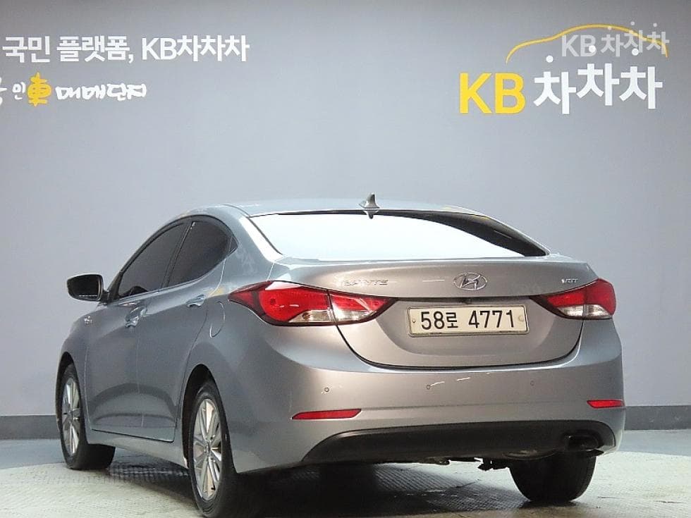 Хюндай The New (фейслифт) Avante (Elantra)1.6 VGT Modern Стандартен - 4