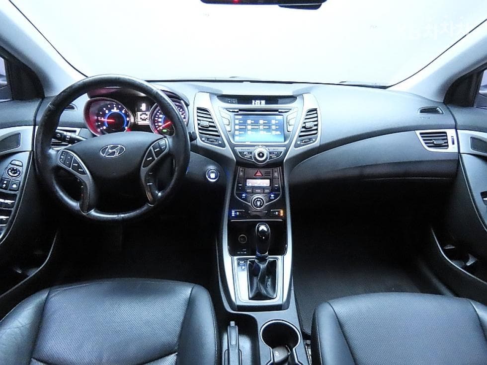 Хюндай The New (фейслифт) Avante (Elantra)1.6 VGT Modern Стандартен - 6