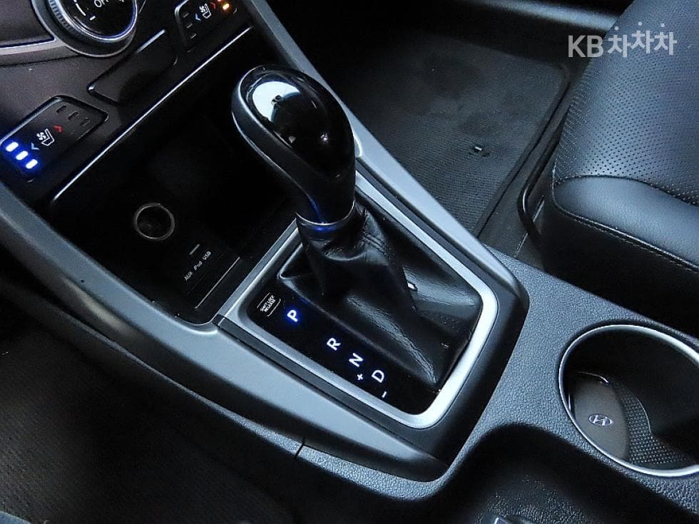 Хюндай The New (фейслифт) Avante (Elantra)1.6 VGT Modern Стандартен - 9
