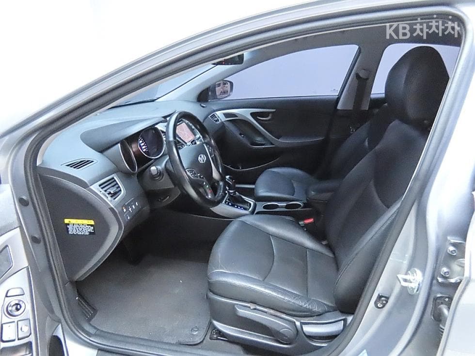 Хюндай The New (фейслифт) Avante (Elantra)1.6 VGT Modern Стандартен - 10