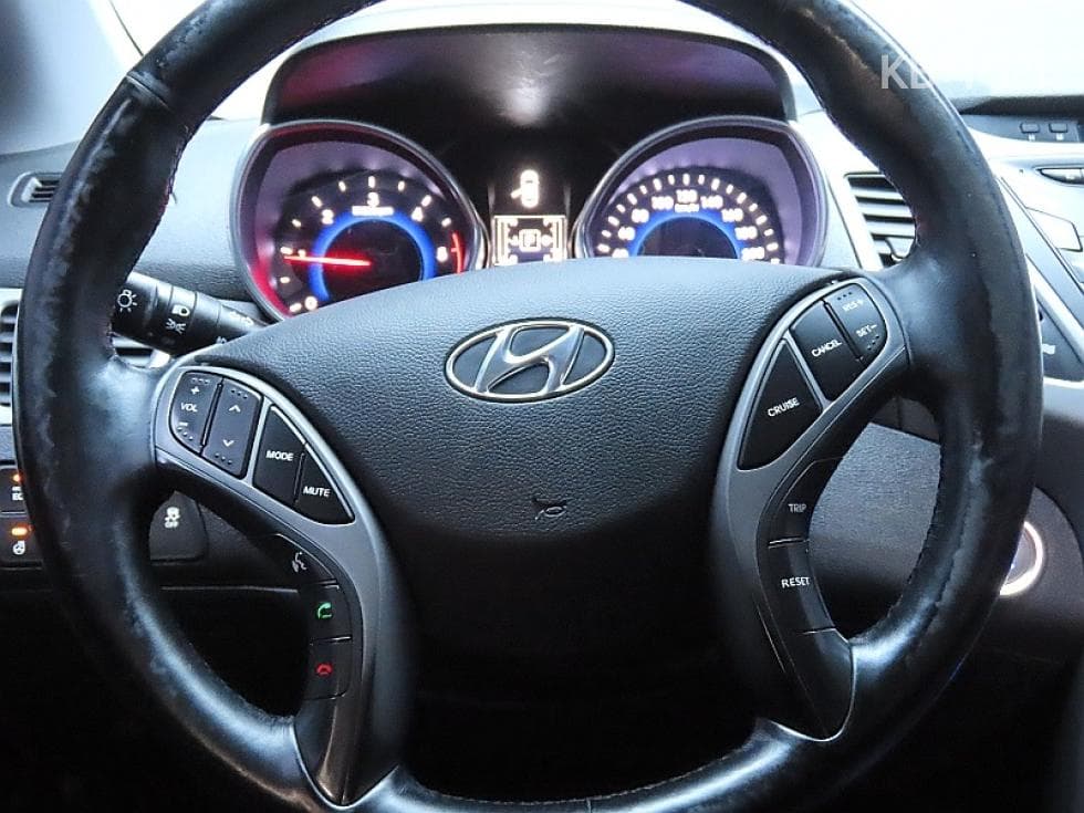 Хюндай The New (фейслифт) Avante (Elantra)1.6 VGT Modern Стандартен - 17