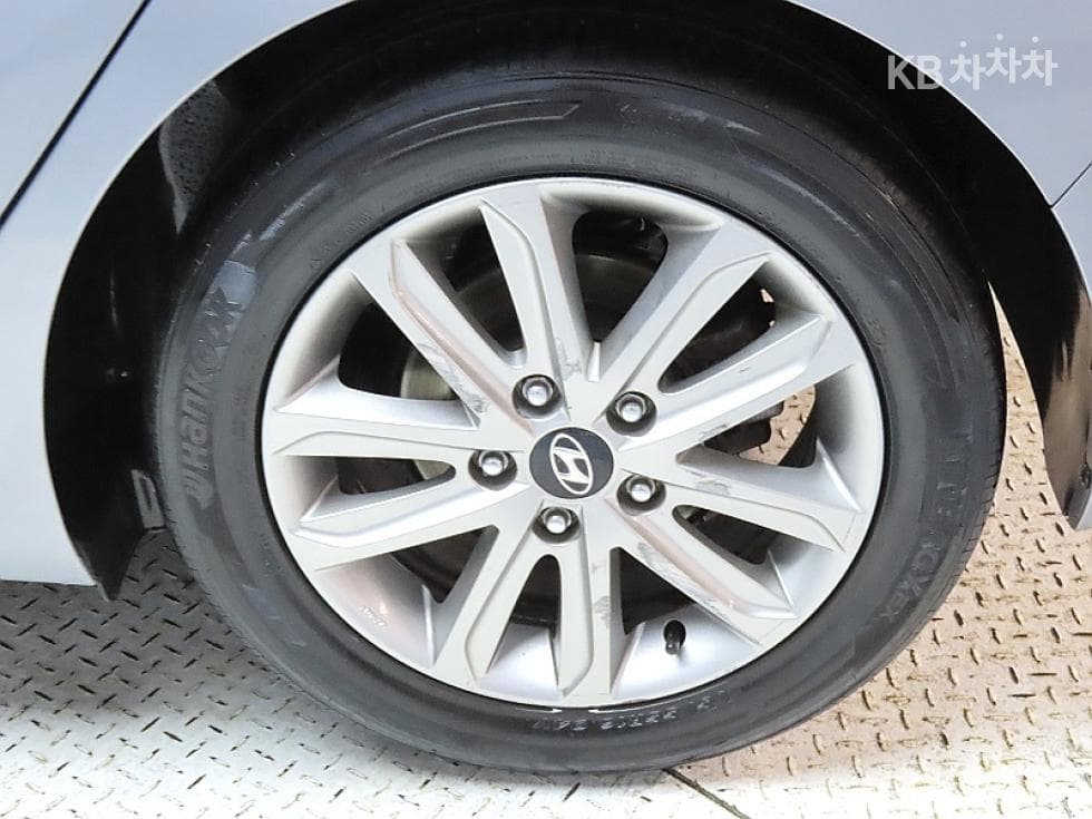 Хюндай The New (фейслифт) Avante (Elantra)1.6 VGT Modern Стандартен - 20