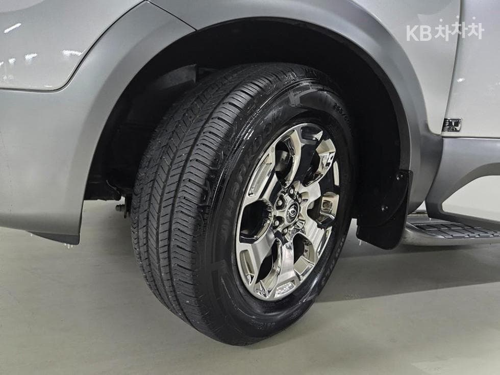 Киа The New (фейслифт) Mohave4x4 VIP 7-местен (Лимузин) - 20