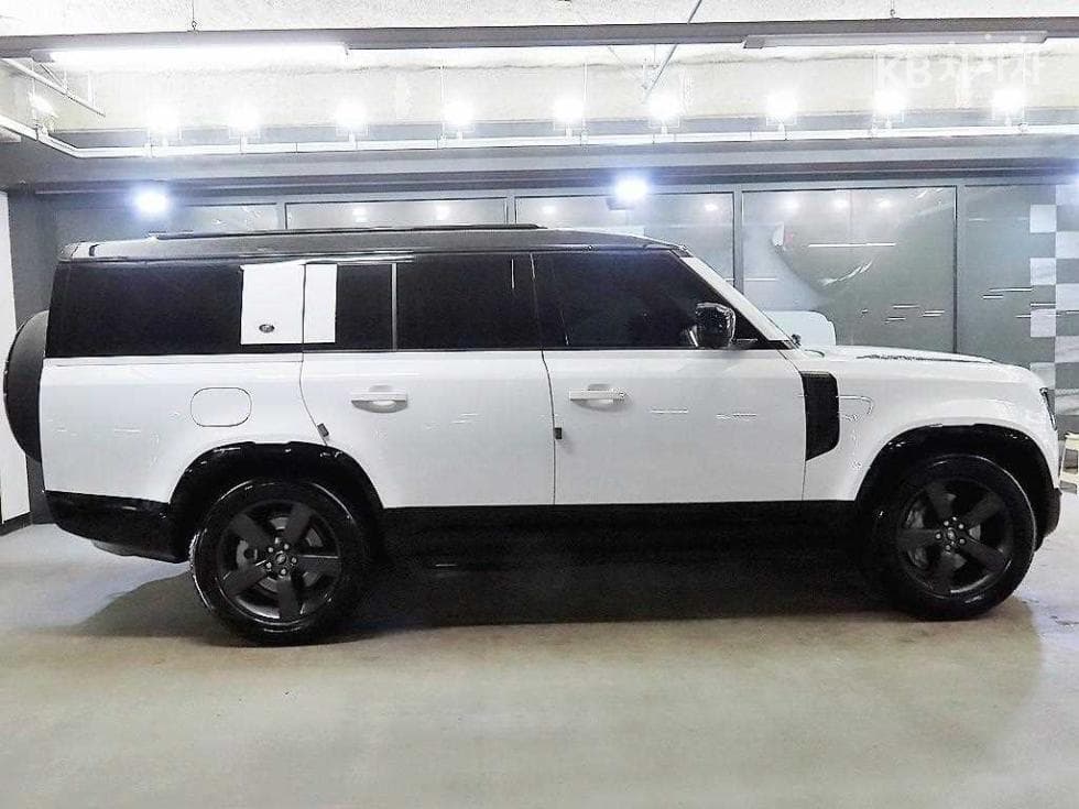 Land Rover 디펜더(L663)130 D300 X-DYN SE - 3