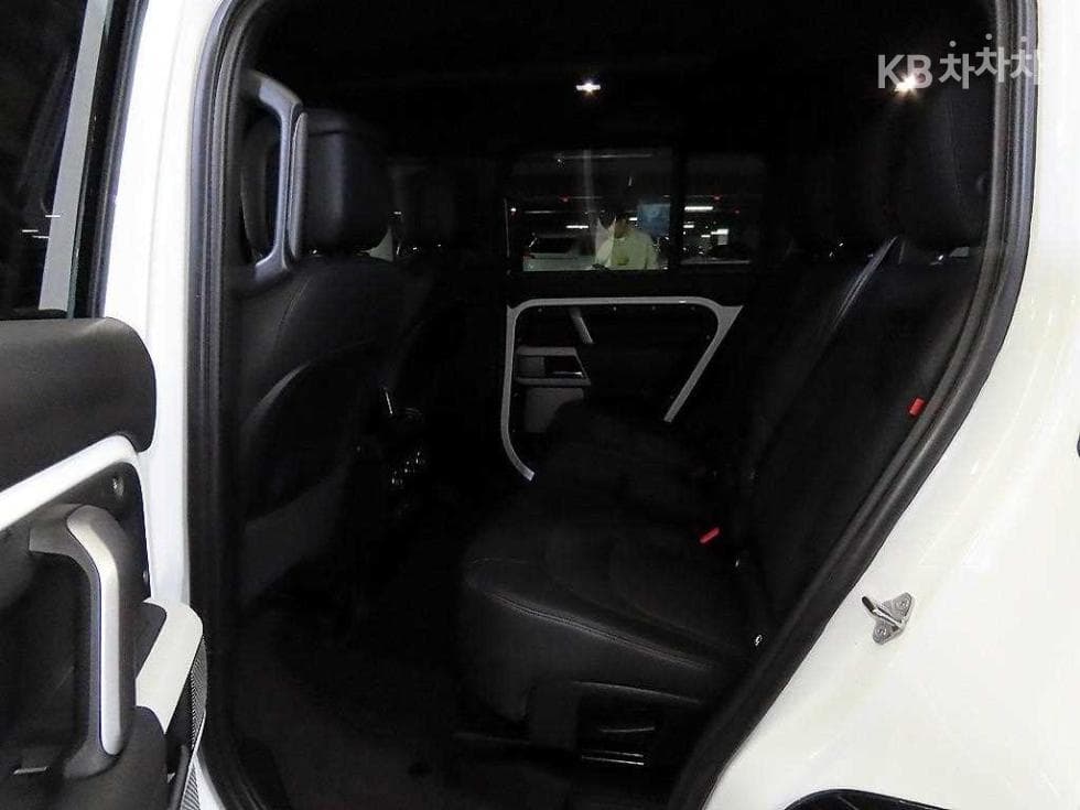 Land Rover 디펜더(L663)130 D300 X-DYN SE - 7