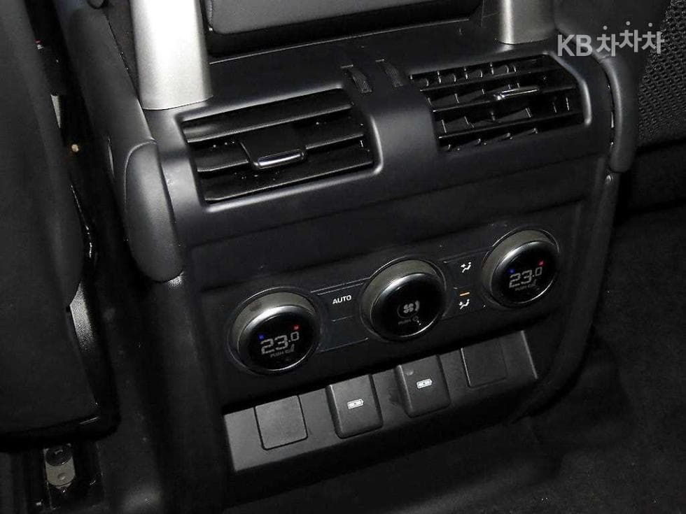 Land Rover 디펜더(L663)130 D300 X-DYN SE - 13