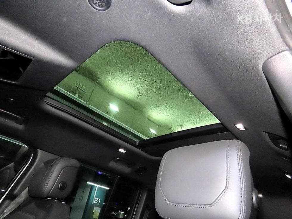 Land Rover 디펜더(L663)130 D300 X-DYN SE - 16