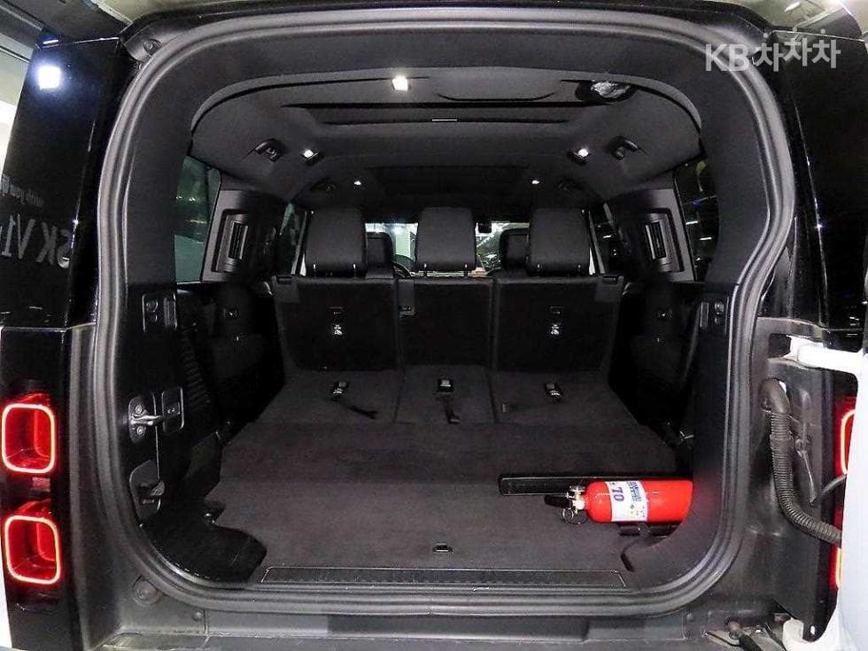 Land Rover 디펜더(L663)130 D300 X-DYN SE - 17
