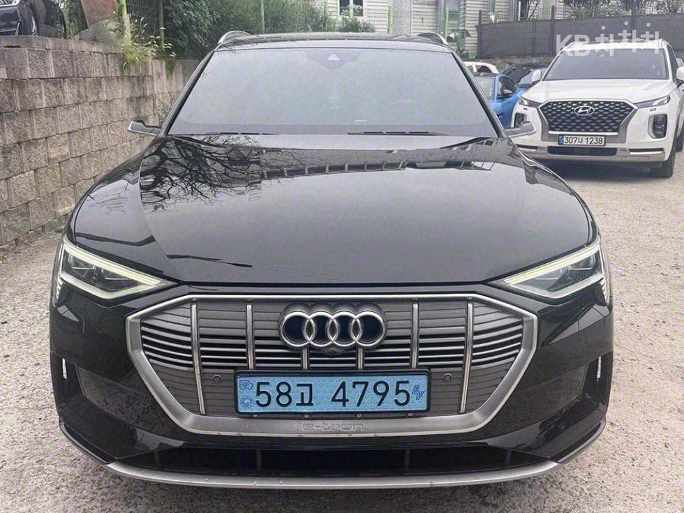 Ауди e-tron 55 quattro Стандартен - Image 1
