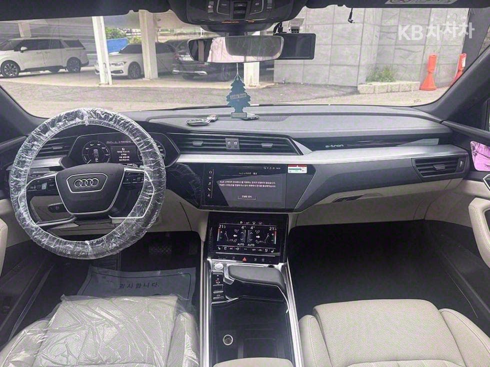 Ауди e-tron55 quattro Стандартен - 9