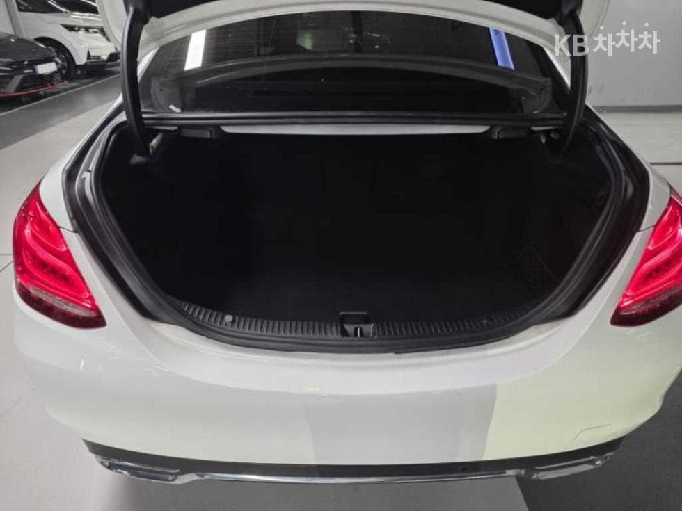 Mercedes-Benz The New (facelift) C-ClassC200 Avantgarde W205 - 10