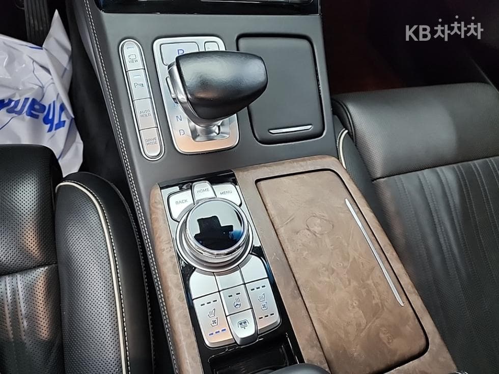 Genesis G905.0 GDi AWD Prestige - 8