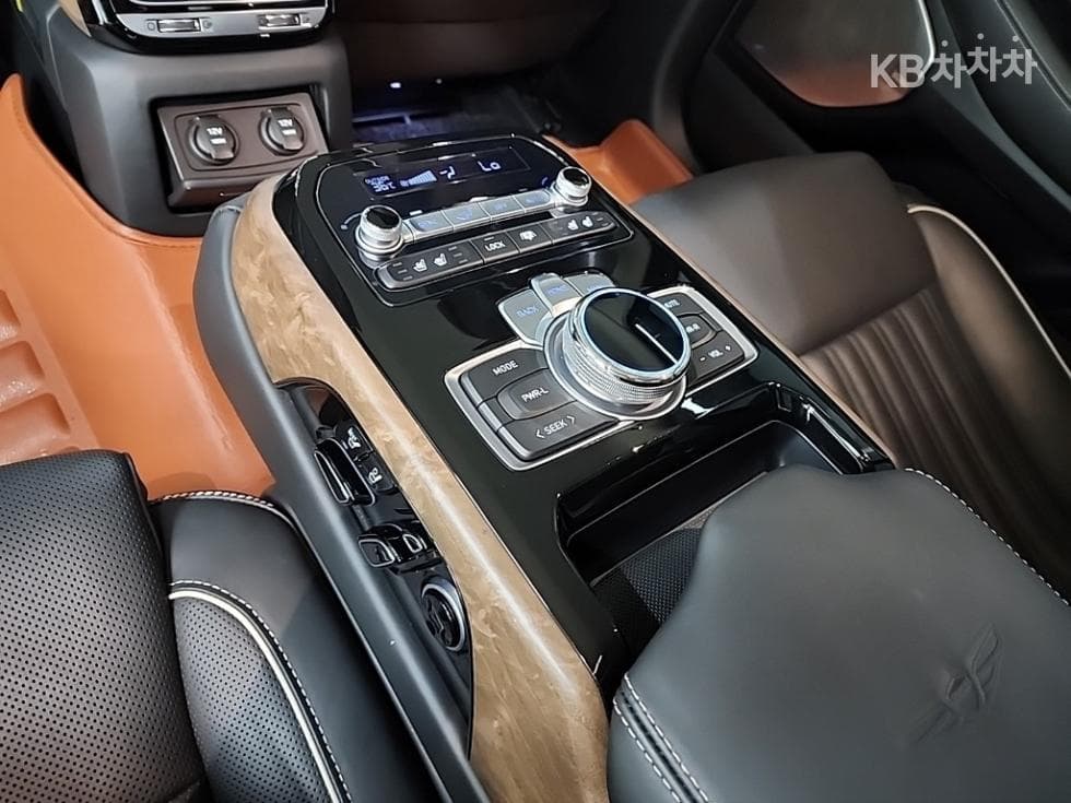 Genesis G905.0 GDi AWD Prestige - 13