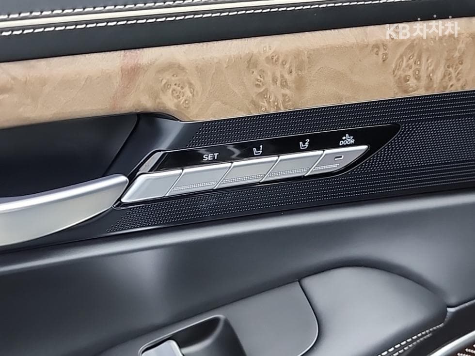 Genesis G905.0 GDi AWD Prestige - 15