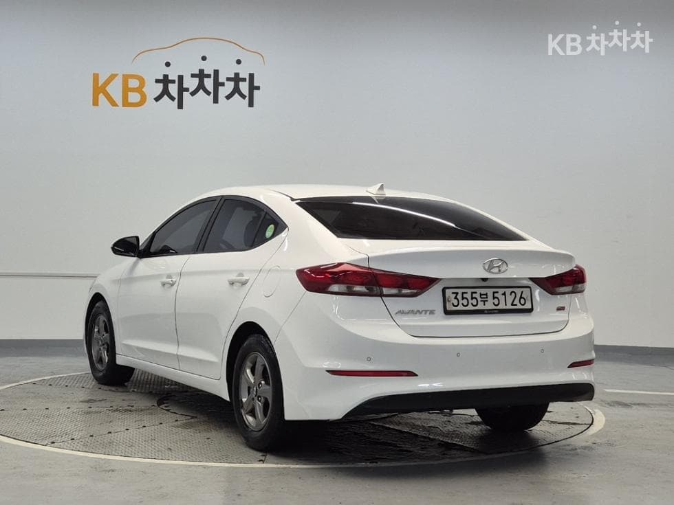 Hyundai Avante (Elantra)AD1.6 GDi Smart - 2