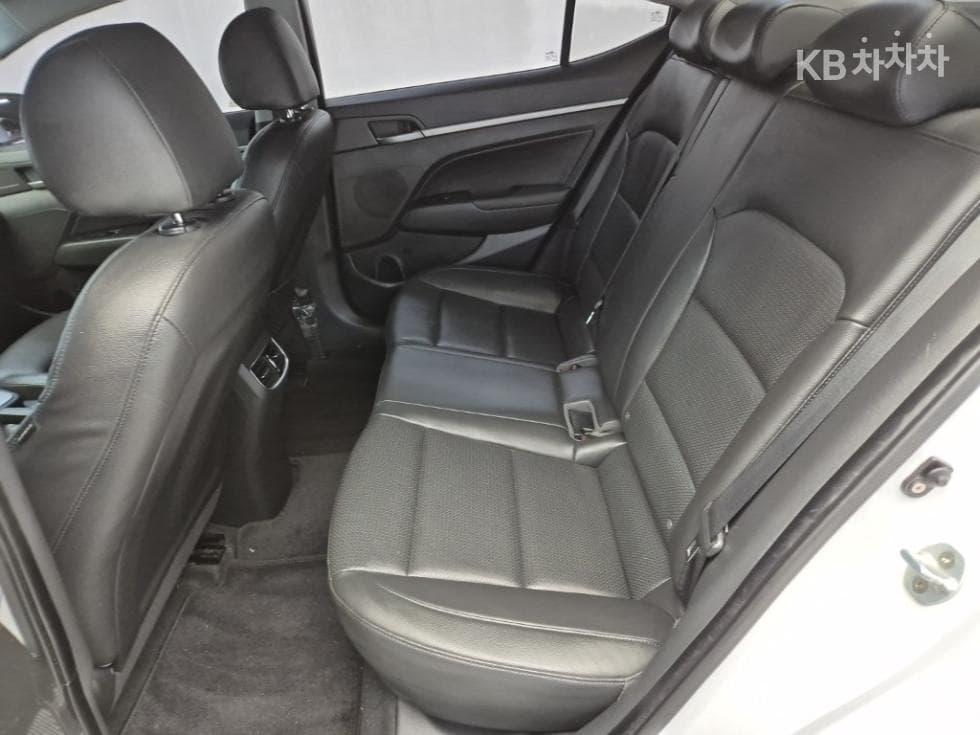 Hyundai Avante (Elantra)AD1.6 GDi Smart - 12