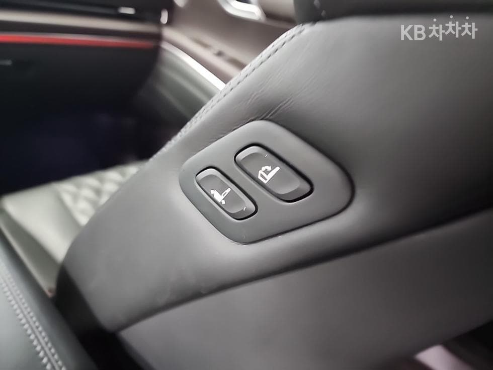 Genesis GV802.5 Turbo Gasoline AWD - 14